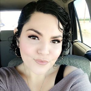 Meet your Posher, Claudia